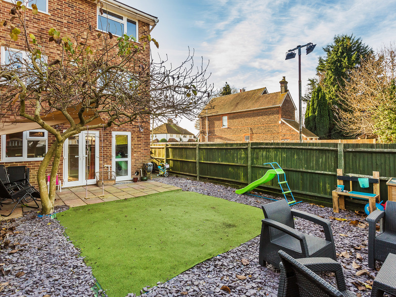 3 Bed House Townhouse To Rent in Horley